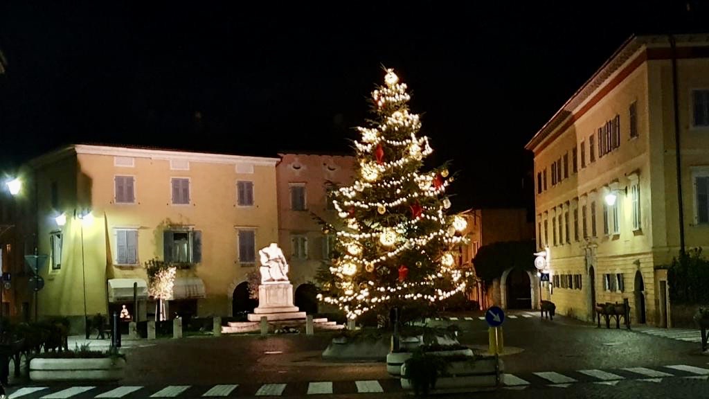 Poesie Di Natale 5 Anni.L Albero In Piazza Manci E Le Cartoline Com Era Diverso Il Natale Negli Anni Cinquanta A Lavis Ilmulo It